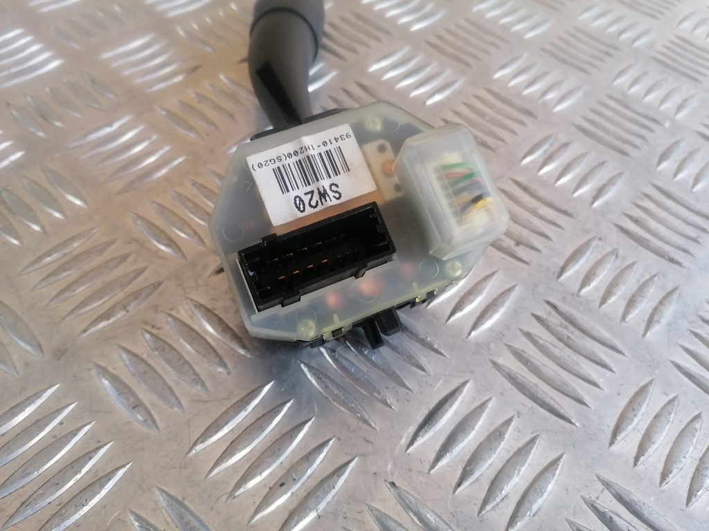 Pagrieziena rādītāju slēdzis priekš KIA CEED 2007 2 Pagrieziena rādītāju slēdzis priekš KIA CEED 2007