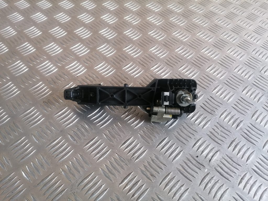 Priekšējāis kreisais durvju rokturis priekš KIA CEED 2007 2 Priekšējāis kreisais durvju rokturis priekš KIA CEED 2007