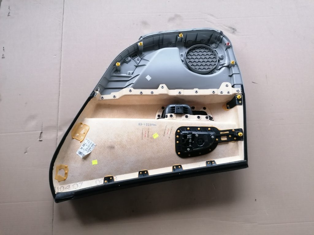 Aizmugurējo kreiso durvju apdare priekš KIA CEED 2007 2 Aizmugurējo kreiso durvju apdare priekš KIA CEED 2007