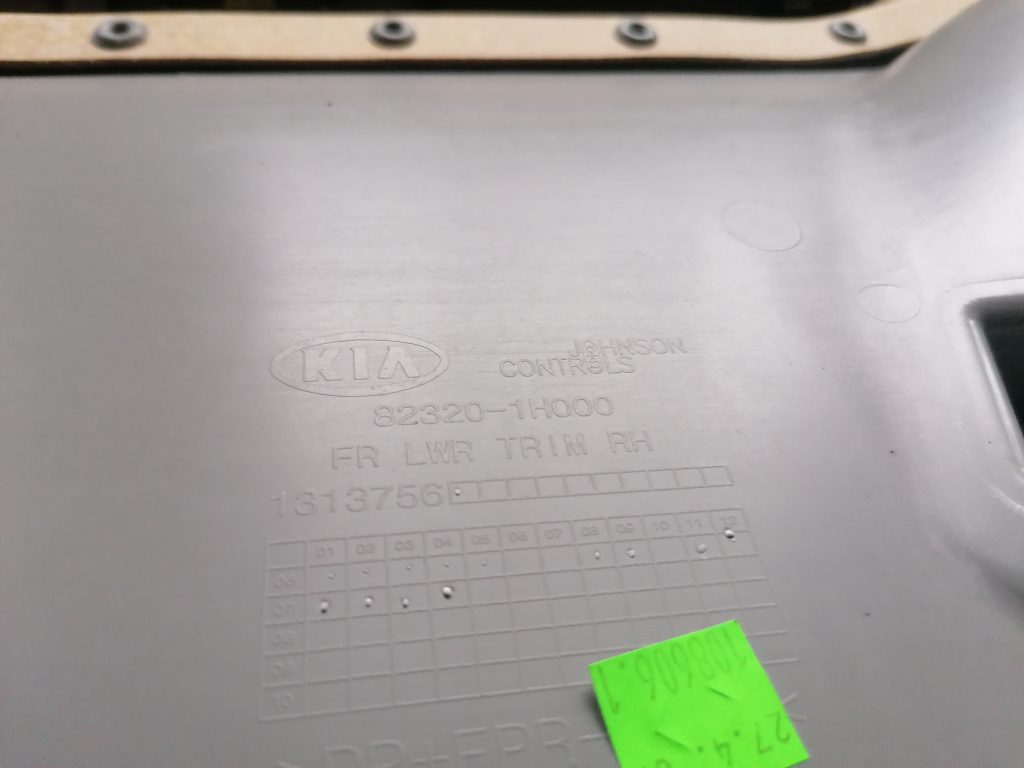 Priekšējo labo durvju apdare priekš KIA CEED 2007 3 Priekšējo labo durvju apdare priekš KIA CEED 2007