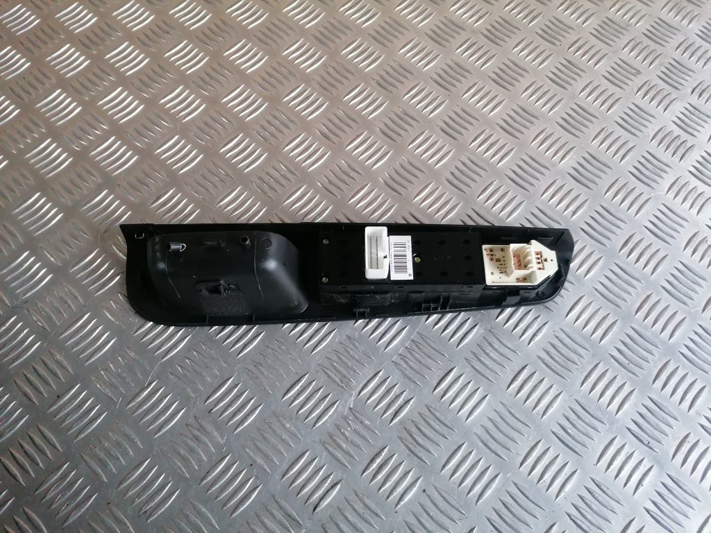 Šofera durvju slēdža pogas priekš KIA CEED 2007