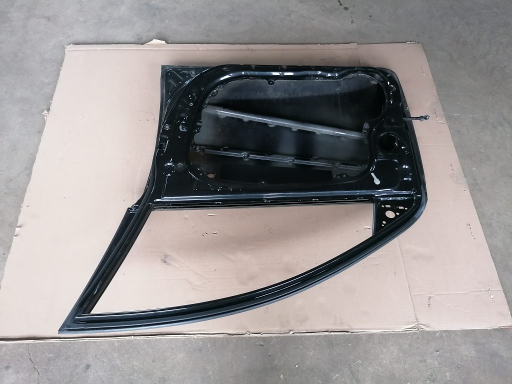 Priekšējās labās durvis priekš KIA CEED 2007 2 Priekšējās labās durvis priekš KIA CEED 2007