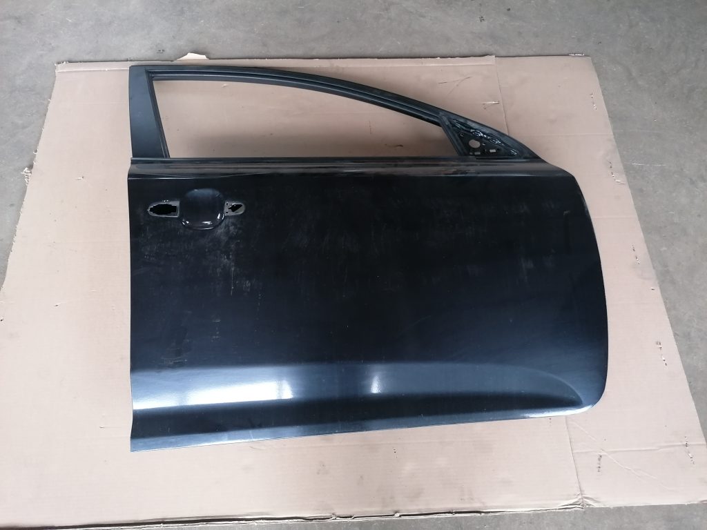 Priekšējās labās durvis priekš KIA CEED 2007 1 Priekšējās labās durvis priekš KIA CEED 2007