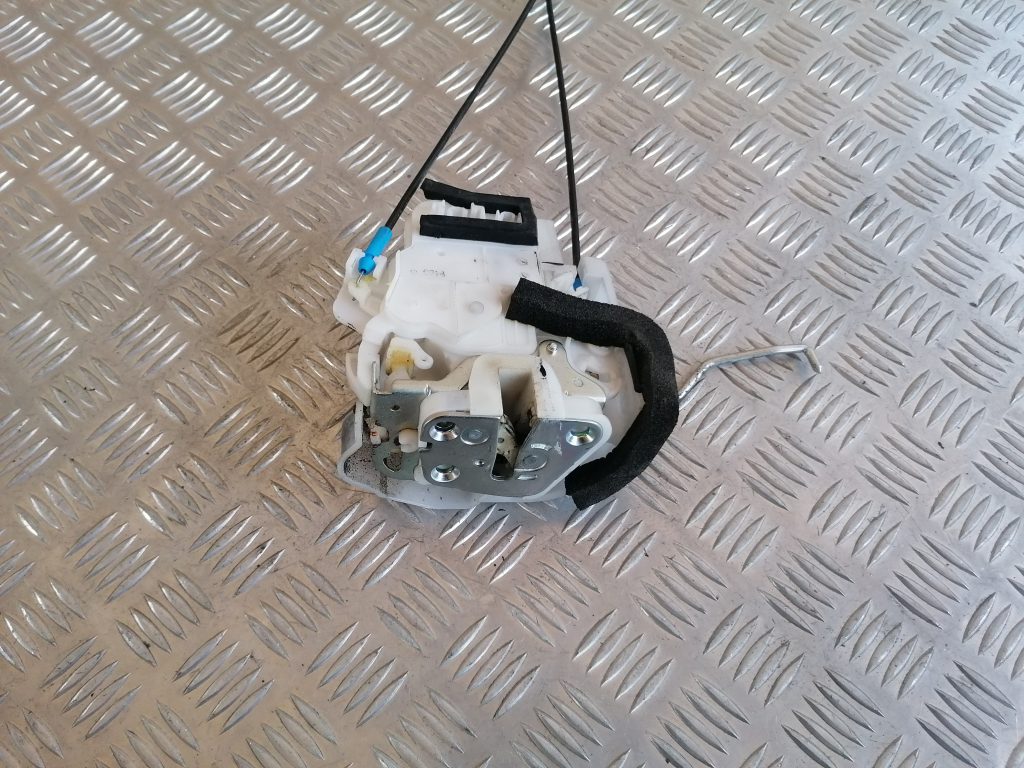 Priekšējo labo durvju slēdzene priekš SUBARU LEGACY 2009 2 Priekšējo labo durvju slēdzene priekš SUBARU LEGACY 2009