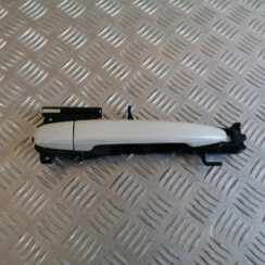 Priekšējāis labais durvju rokturis priekš SUBARU LEGACY 2009