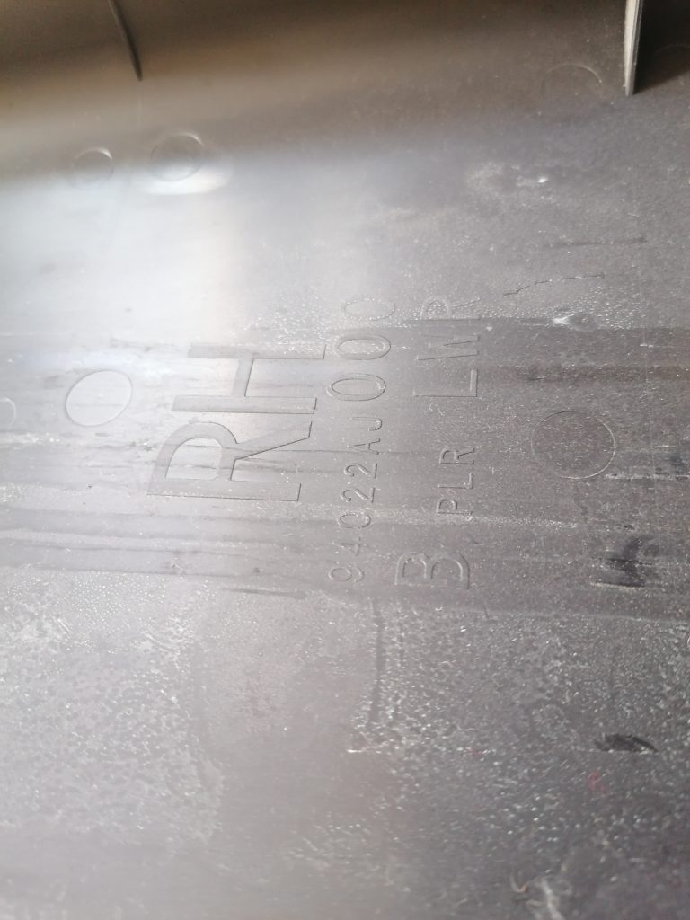 Vidējas salona statnes apdare priekš SUBARU LEGACY 2009 3 Vidējas salona statnes apdare priekš SUBARU LEGACY 2009