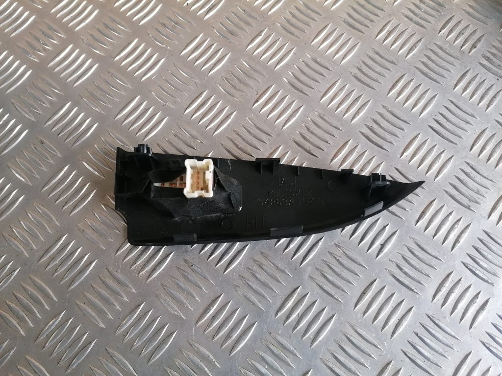 Pasažiera durvju slēdža pogas priekš SUBARU LEGACY 2009 2 Pasažiera durvju slēdža pogas priekš SUBARU LEGACY 2009