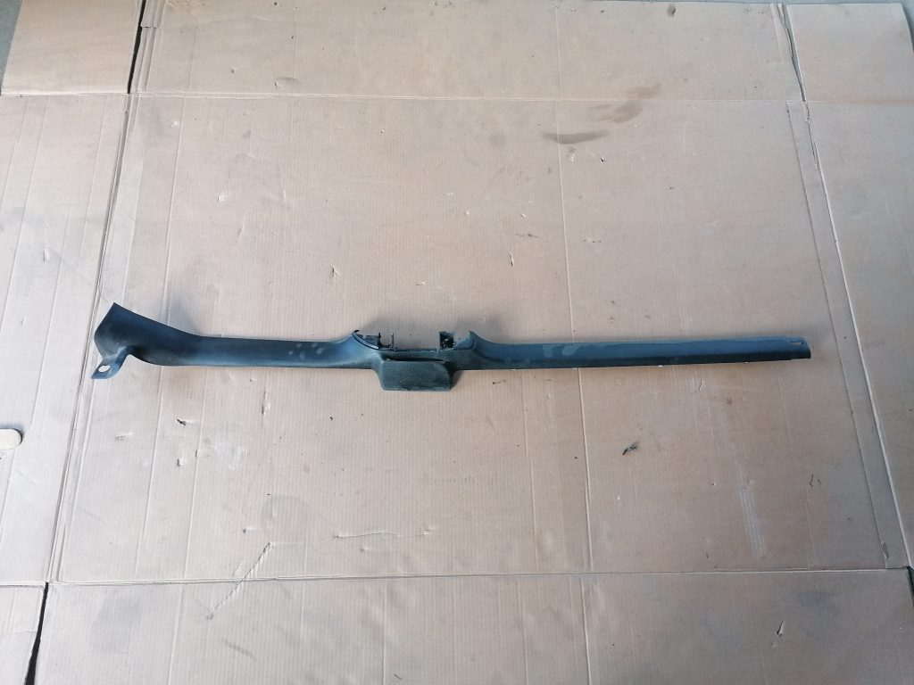 Sliekšņa aizmugurēja kreisa uzlika (salonā) priekš VW GOLF IV 1999