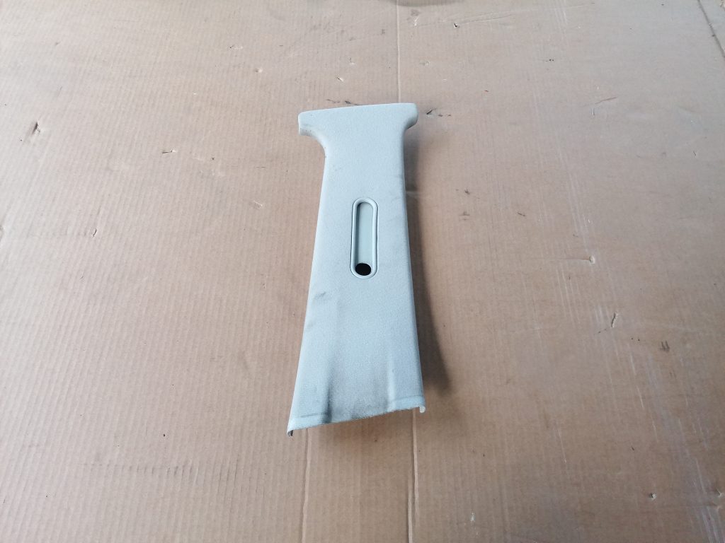 Vidējas salona statnes apdare priekš VW GOLF IV 1999 1 Vidējas salona statnes apdare priekš VW GOLF IV 1999