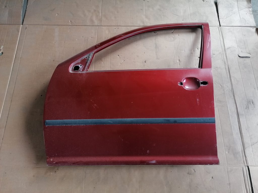 Priekšējās kreisās durvis priekš VW GOLF IV 1999 1 Priekšējās kreisās durvis priekš VW GOLF IV 1999