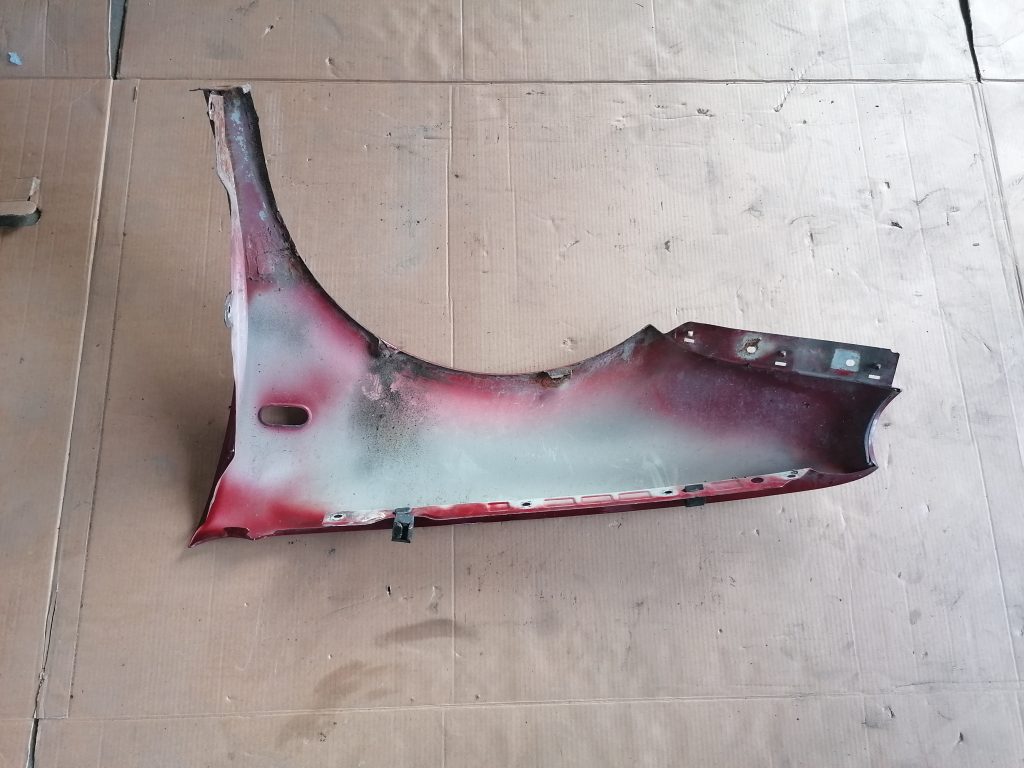 Priekšējais labais spārns priekš VW GOLF IV 1999 5 Priekšējais labais spārns priekš VW GOLF IV 1999