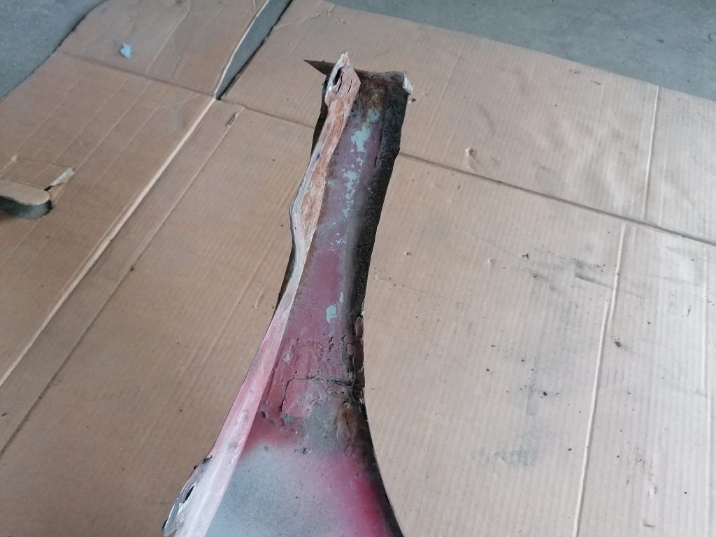 Priekšējais labais spārns priekš VW GOLF IV 1999 4 Priekšējais labais spārns priekš VW GOLF IV 1999