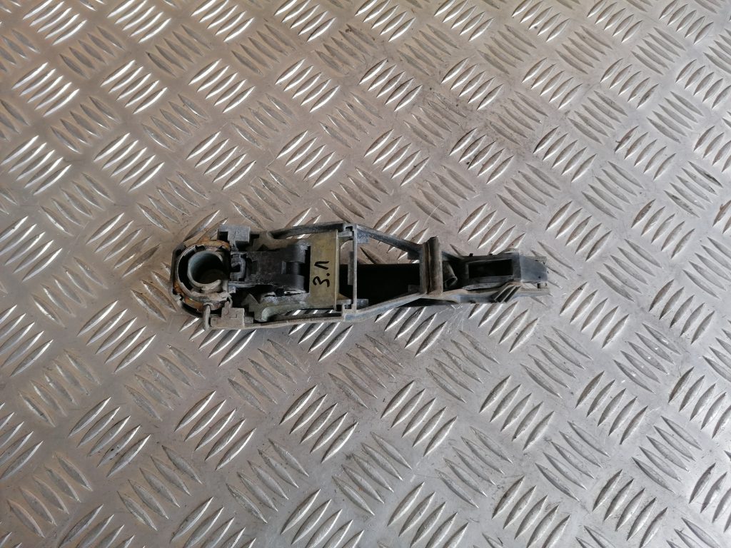 Aizmugurējais kreisais durvju rokturis priekš VW GOLF IV 1999 2 Aizmugurējais kreisais durvju rokturis priekš VW GOLF IV 1999