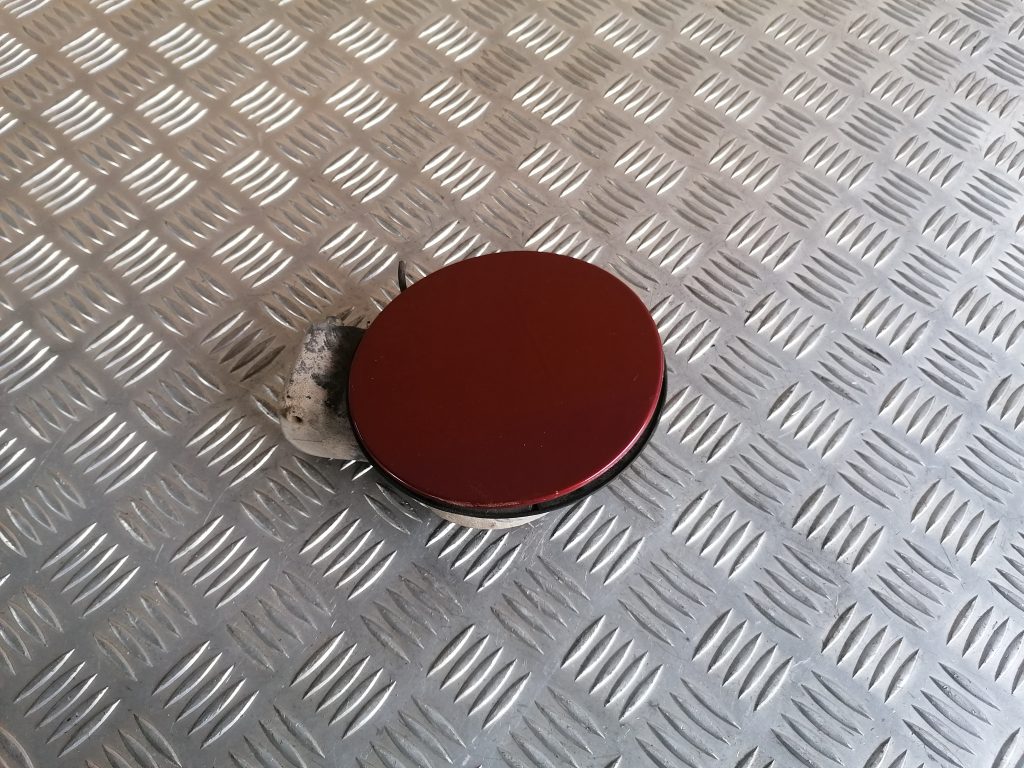 Degvielas tvertnes vāks priekš VW GOLF IV 1999 1 Degvielas tvertnes vāks priekš VW GOLF IV 1999