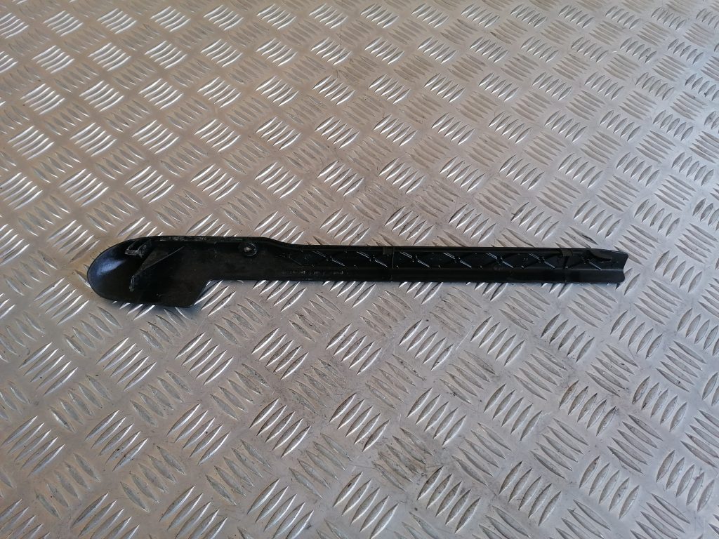 Priekšējā kreisā sēdekļa sliežu apdare priekš VW GOLF IV 1999 2 Priekšējā kreisā sēdekļa sliežu apdare priekš VW GOLF IV 1999