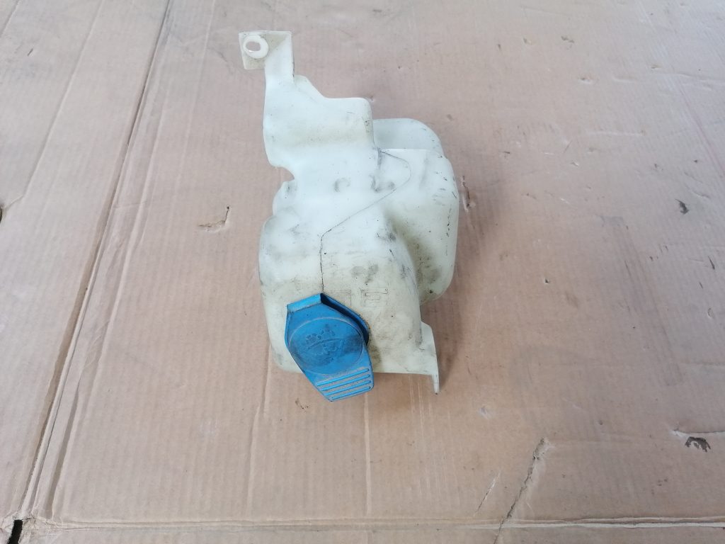 Mazgātāja šķidruma tvertne priekš VW GOLF IV 1999