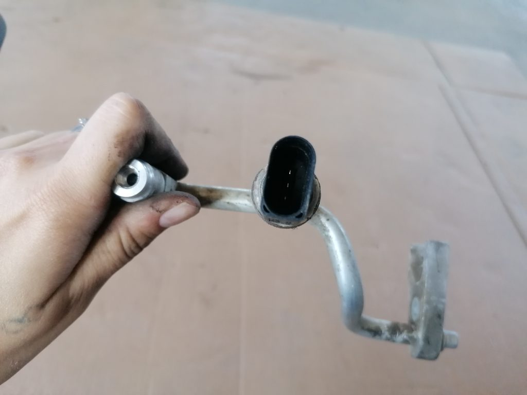 Gaisa kondicioniera galvenā caurule priekš VW GOLF IV 1999