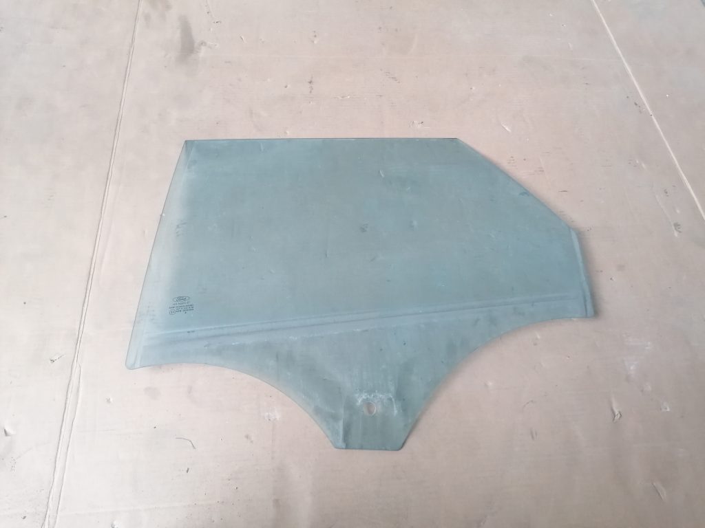 Aizmugurējo kreiso durvju stikls priekš FORD 1 Aizmugurējo kreiso durvju stikls priekš FORD