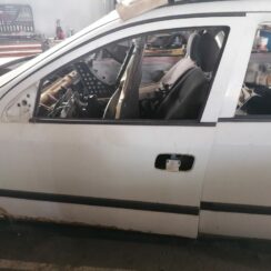 Priekšējās kreisās durvis priekš OPEL ASTRA 2002