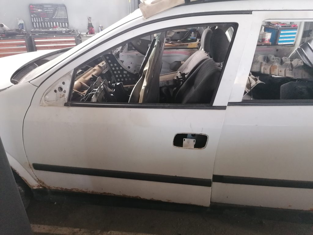 Priekšējās kreisās durvis priekš OPEL ASTRA 2002 1 Priekšējās kreisās durvis priekš OPEL ASTRA 2002