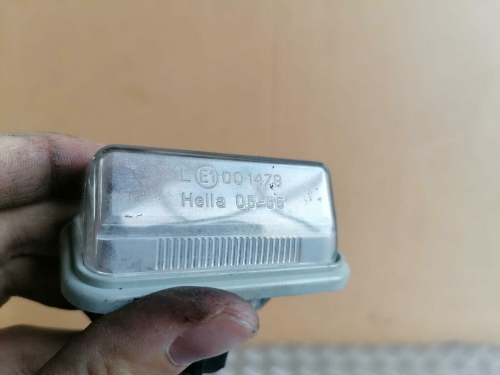 Numura zīmes apgaismojums priekš TOYOTA AVENSIS 2007 2 Numura zīmes apgaismojums priekš TOYOTA AVENSIS 2007