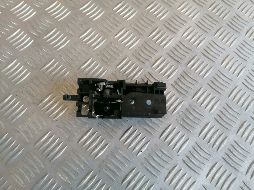 Salona durvju rokturis, priekšējais kreisais priekš TOYOTA AVENSIS 2007 2 Salona durvju rokturis, priekšējais kreisais priekš TOYOTA AVENSIS 2007