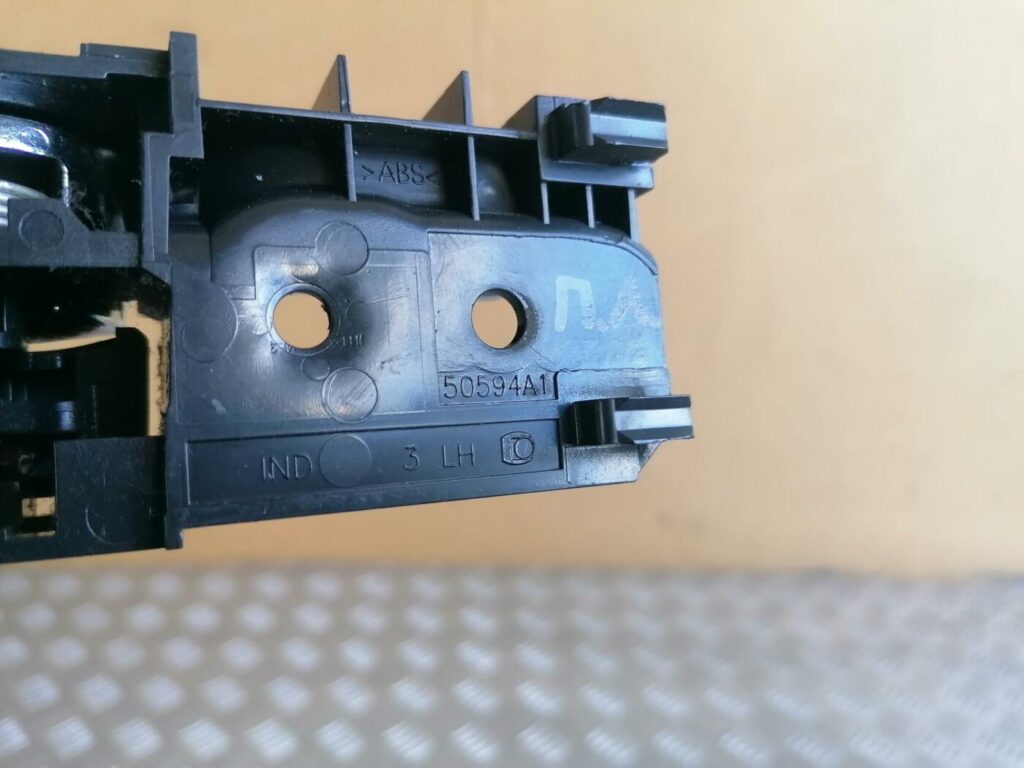 Salona durvju rokturis, priekšējais kreisais priekš TOYOTA AVENSIS 2007 3 Salona durvju rokturis, priekšējais kreisais priekš TOYOTA AVENSIS 2007