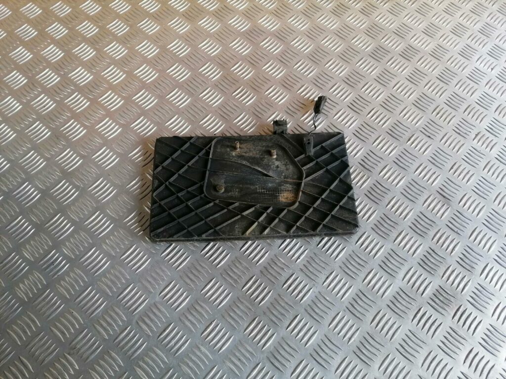 Akumulatora pamatnes kronšteins priekš TOYOTA AVENSIS 2007