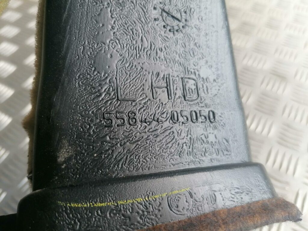 Salona gaisa vads priekš TOYOTA AVENSIS 2007