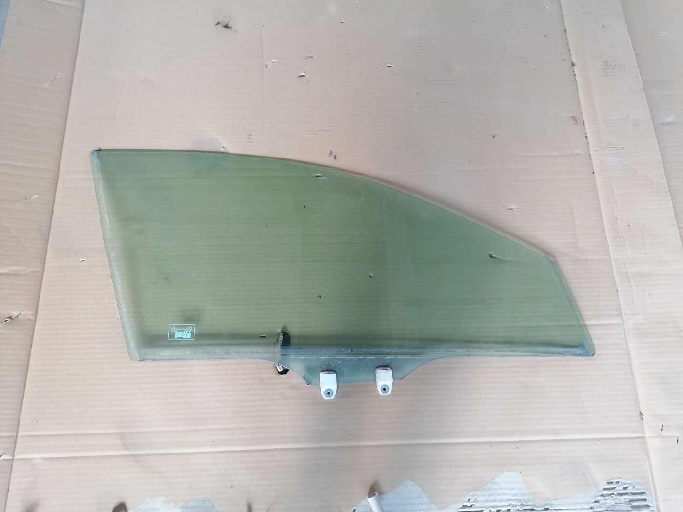 Priekšējo labo durvju stikls priekš HONDA ACCORD 2007 YR562P