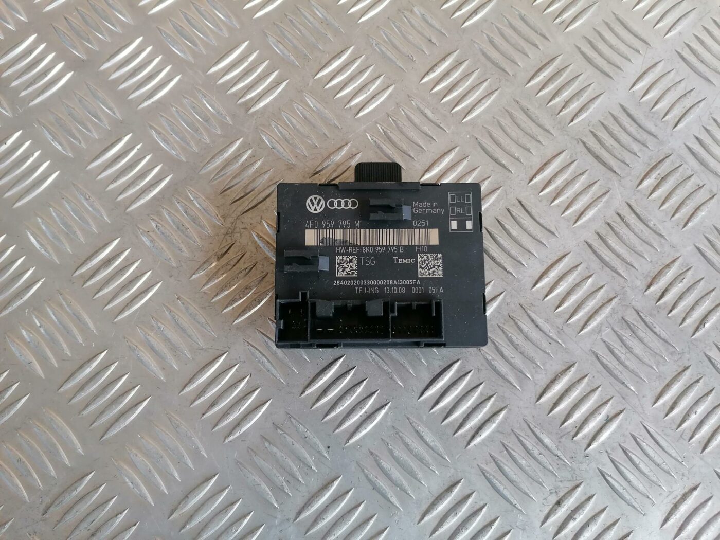 Priekšējo labo durvju vadības bloks priekš AUDI A6 2008 1 Priekšējo labo durvju vadības bloks priekš AUDI A6 2008