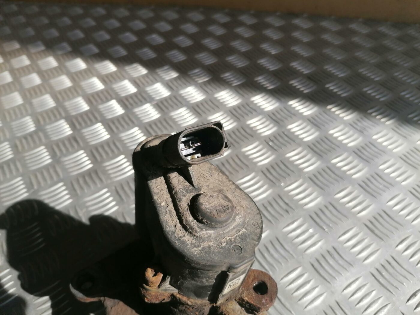 Aizmugurējais kreisais suports priekš AUDI A6 2008 2 Aizmugurējais kreisais suports priekš AUDI A6 2008