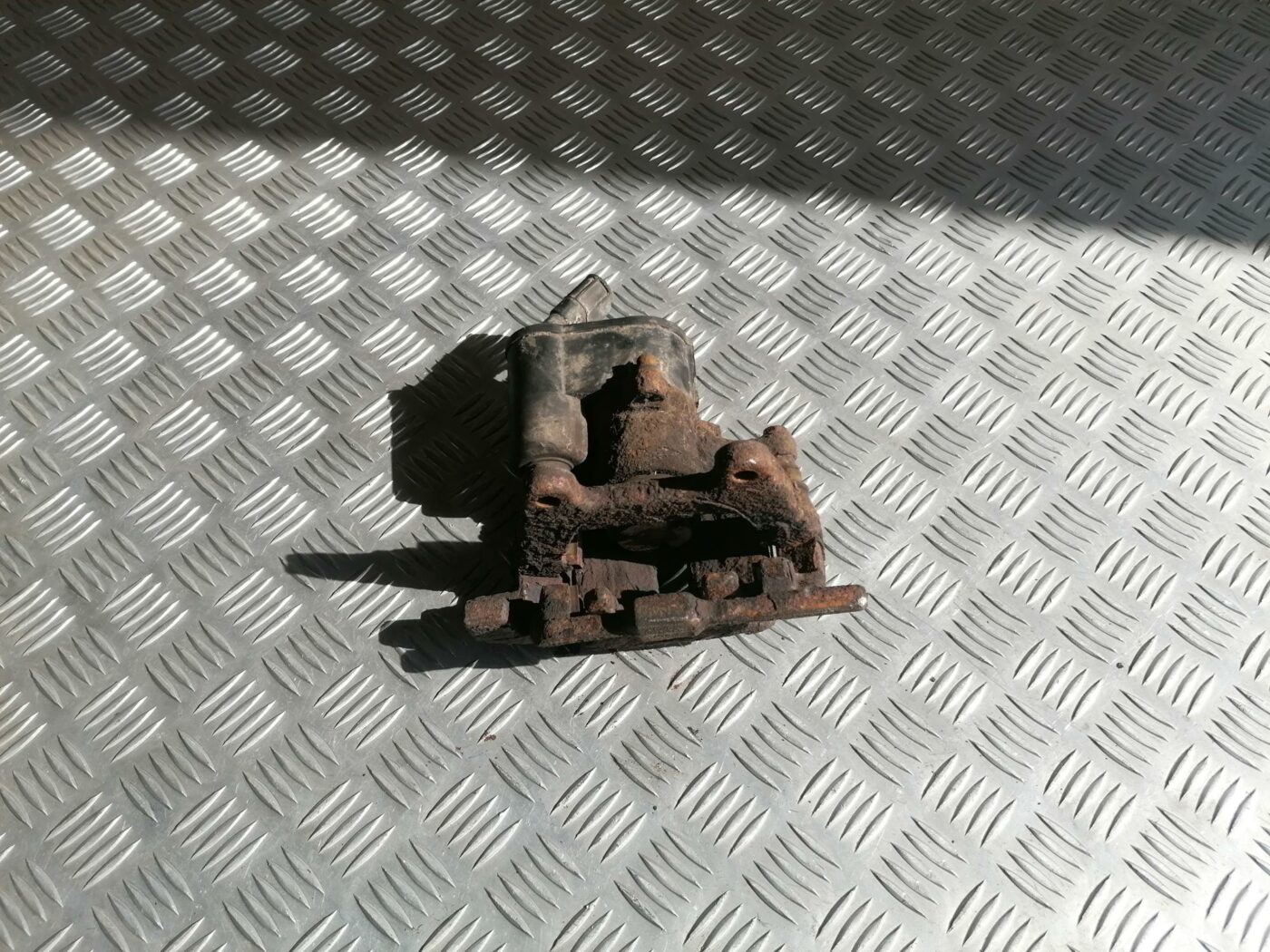 Aizmugurējais labais suports priekš AUDI A6 2008 3 Aizmugurējais labais suports priekš AUDI A6 2008