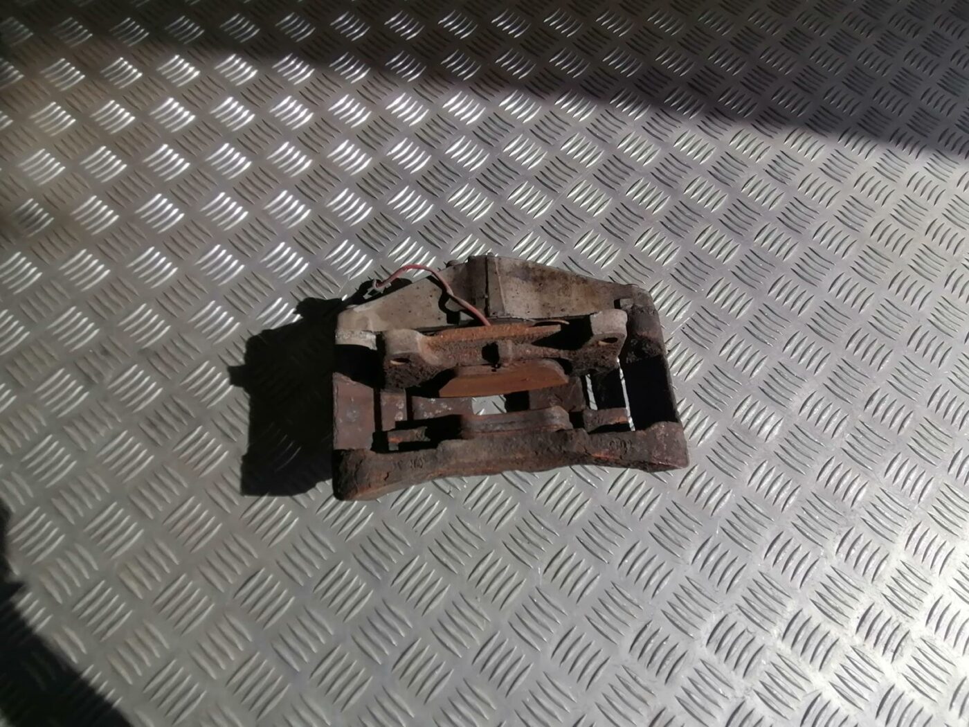 Priekšējais labais suports priekš AUDI A6 2008 2 Priekšējais labais suports priekš AUDI A6 2008