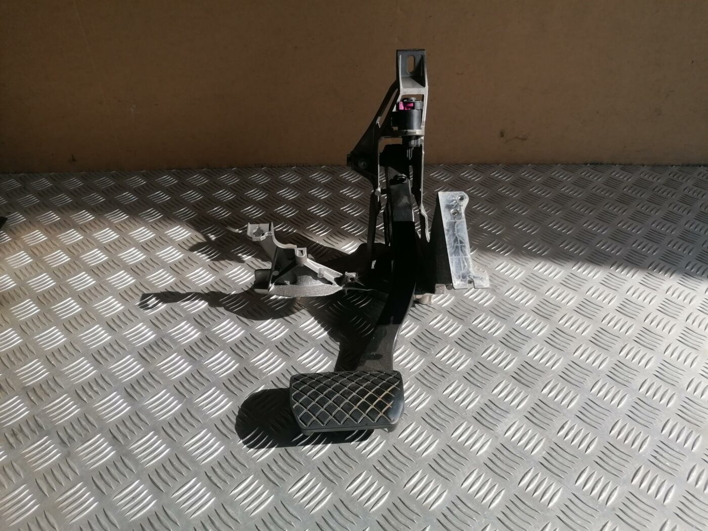 Bremžu pedālis priekš AUDI A6 2008 1 Bremžu pedālis priekš AUDI A6 2008