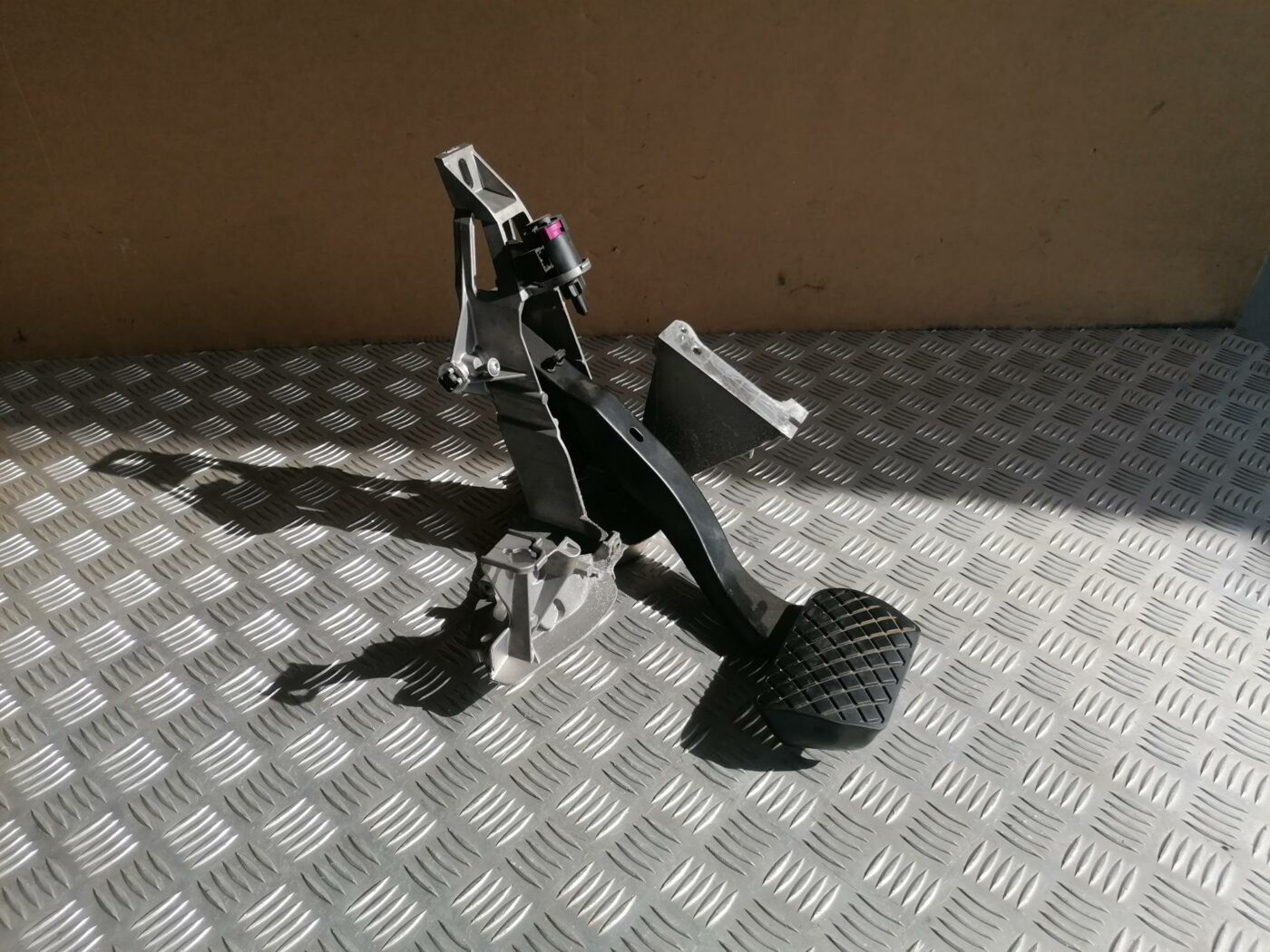 Bremžu pedālis priekš AUDI A6 2008 2 Bremžu pedālis priekš AUDI A6 2008