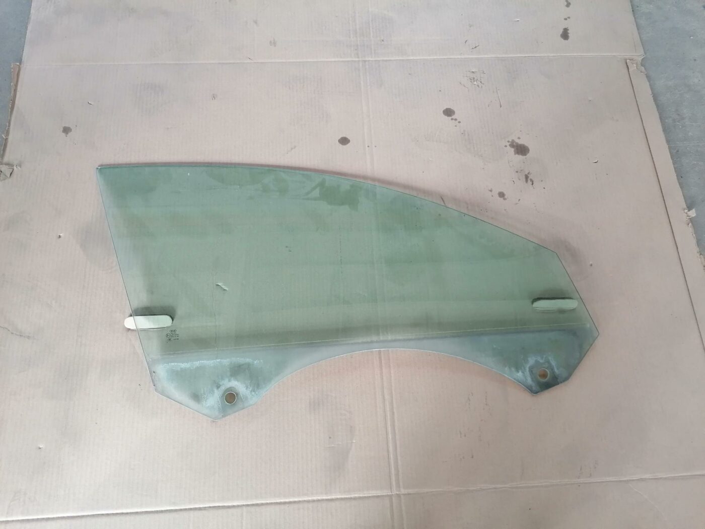 Priekšējo labo durvju stikls priekš AUDI A6 2008 1 Priekšējo labo durvju stikls priekš AUDI A6 2008