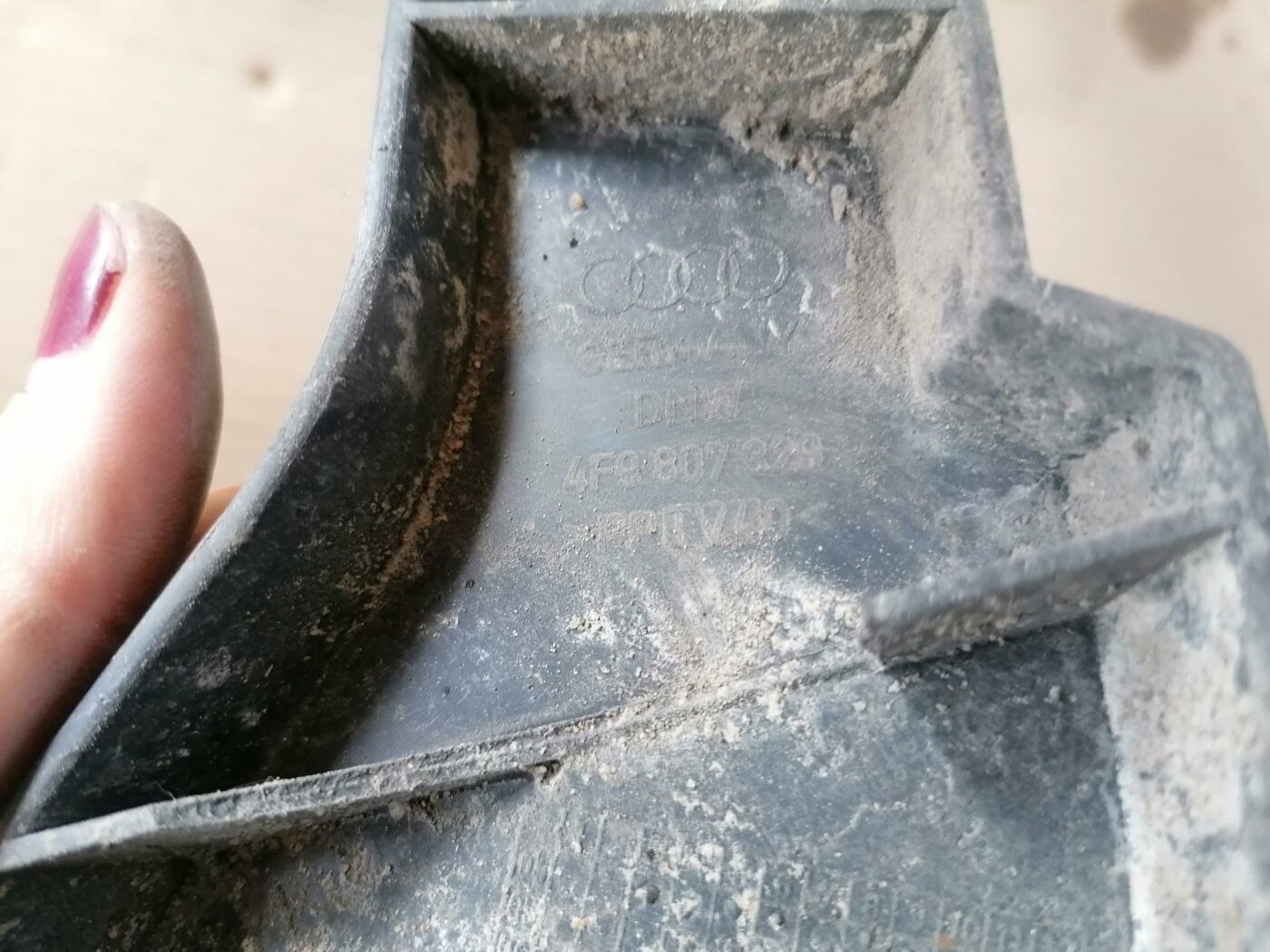 Aizmugurējā bufera centrālais stiprinājums priekš AUDI A6 2008 3 Aizmugurējā bufera centrālais stiprinājums priekš AUDI A6 2008