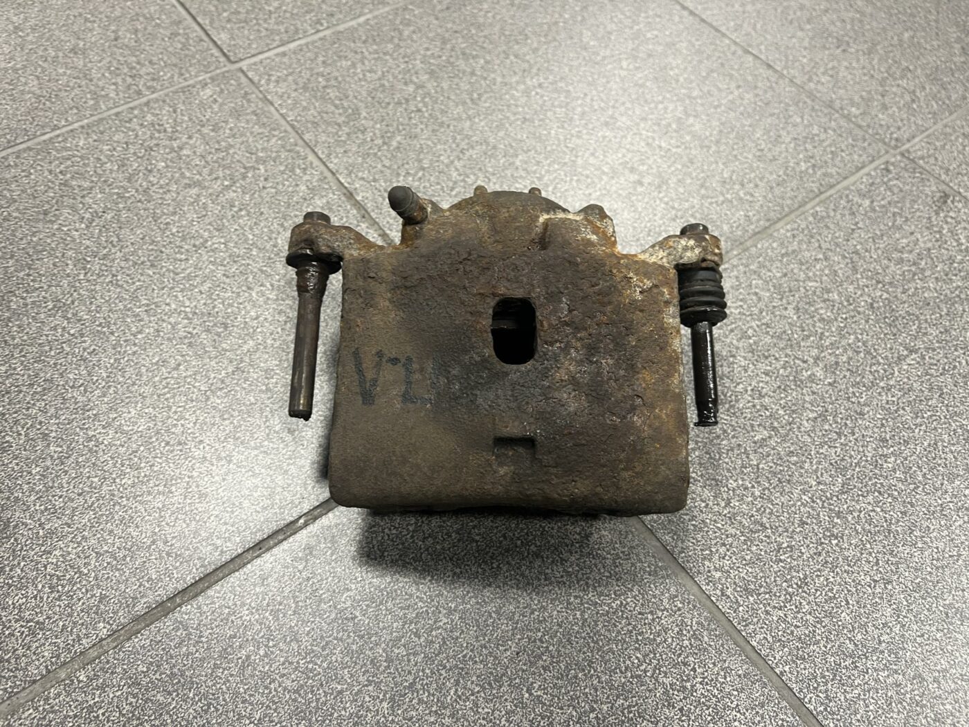 Priekšējais kreisais suports priekš HONDA CR-V 2006 2 Priekšējais kreisais suports priekš HONDA CR-V 2006