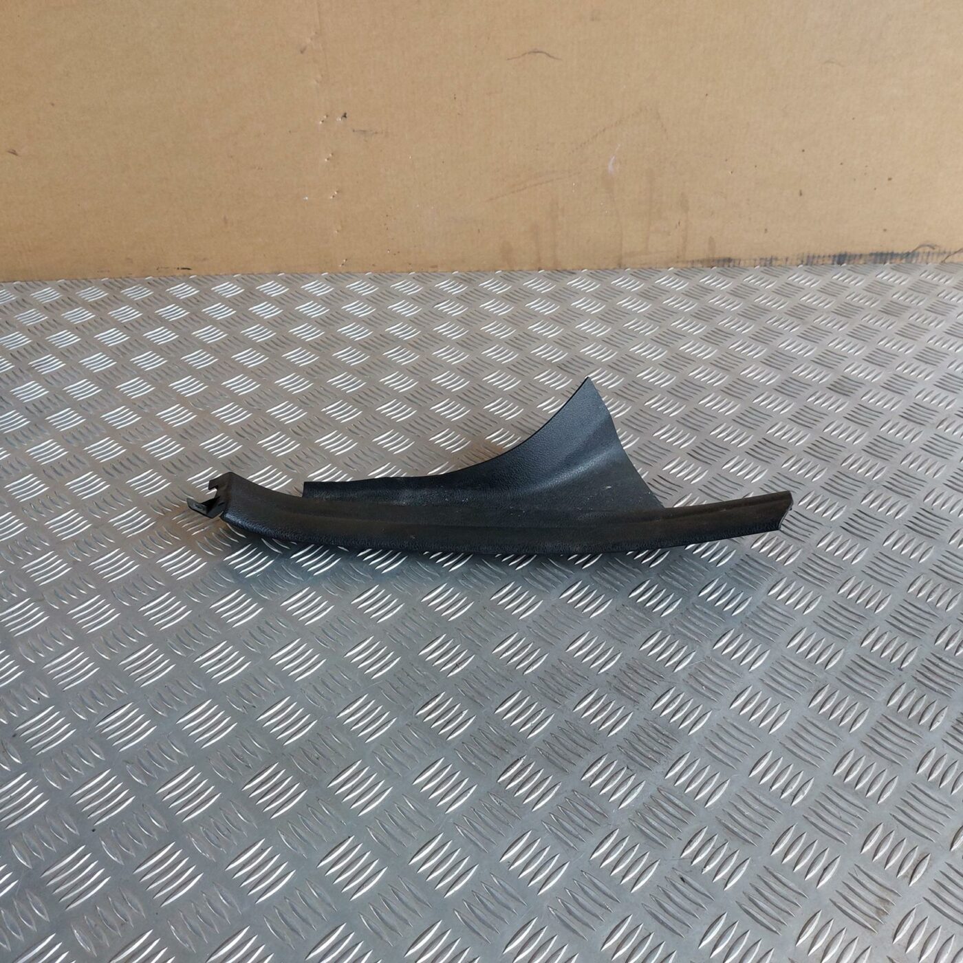 Sliekšņa aizmugurēja laba uzlika (salonā) priekš BMW 520D F11 2011 TOURING 1 Sliekšņa aizmugurēja laba uzlika (salonā) priekš BMW 520D F11 2011 TOURING