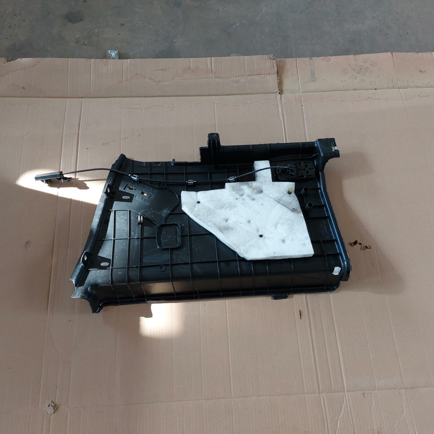 Bagāžnieka nodalījuma sānu apdare priekš BMW 520D F11 2011 TOURING