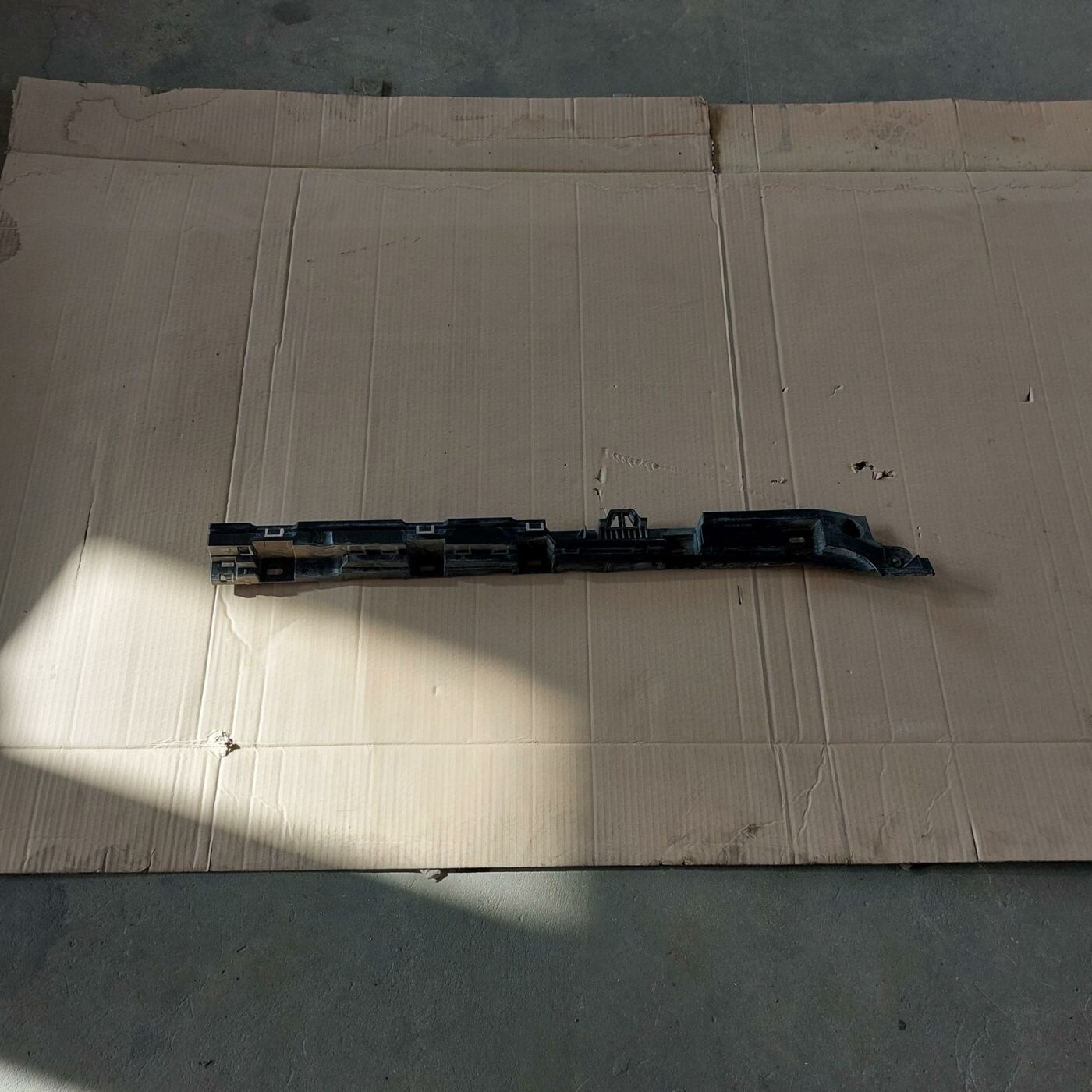 Sliekšņa kronšteins priekš BMW 520D F11 2011 TOURING 1 Sliekšņa kronšteins priekš BMW 520D F11 2011 TOURING