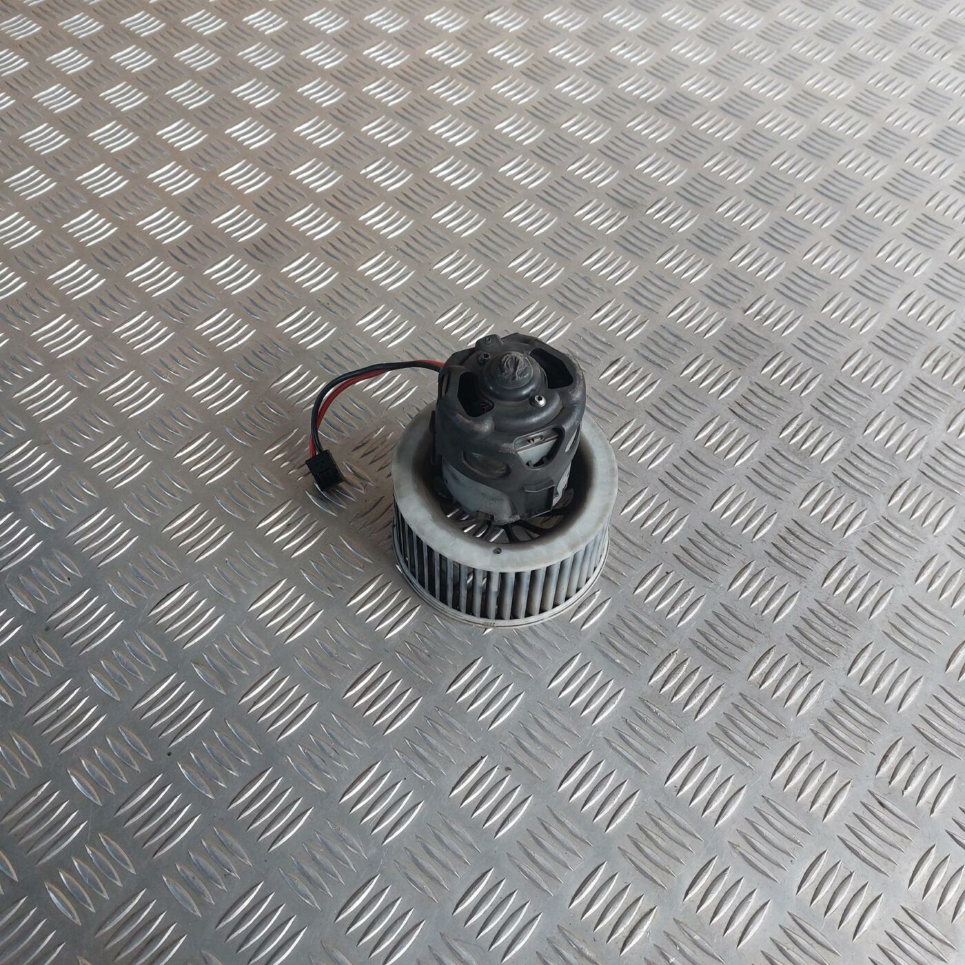 Salona ventilators priekš BMW 520D F11 2011 TOURING 2 Salona ventilators priekš BMW 520D F11 2011 TOURING