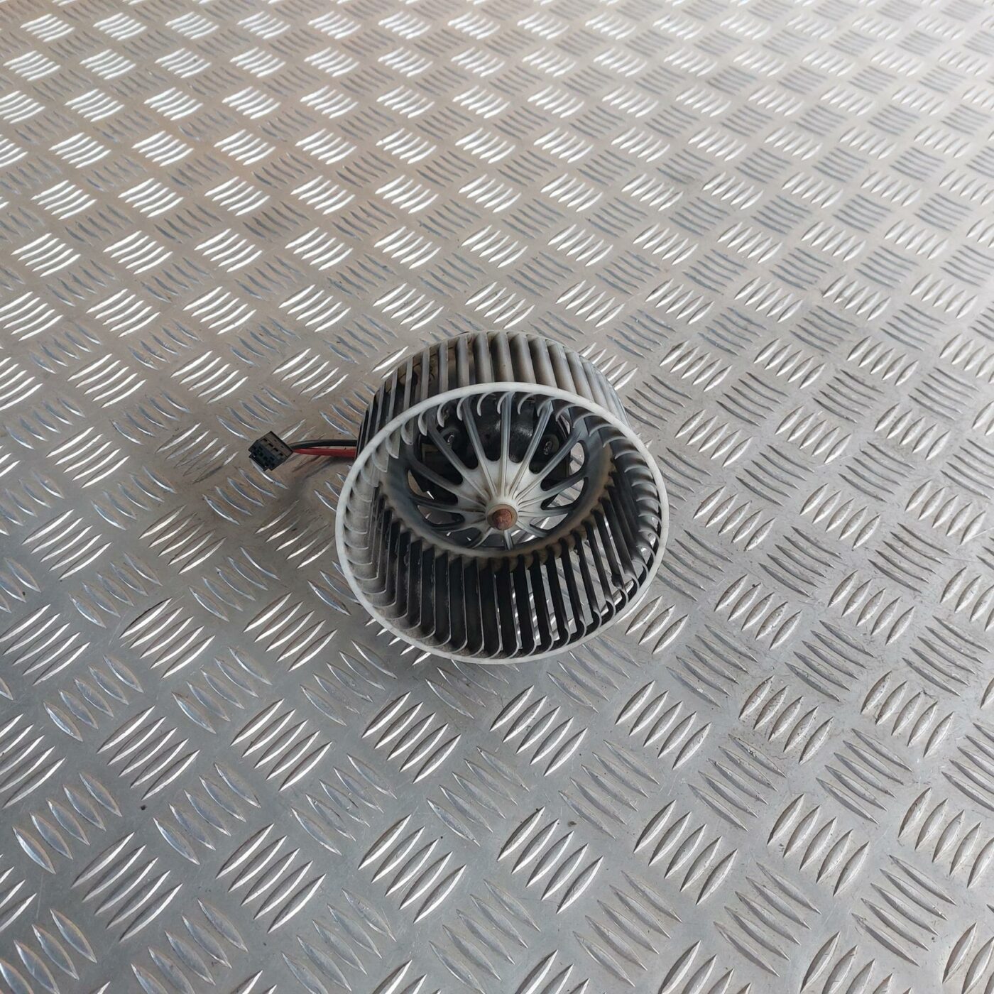 Salona ventilators priekš BMW 520D F11 2011 TOURING 1 Salona ventilators priekš BMW 520D F11 2011 TOURING