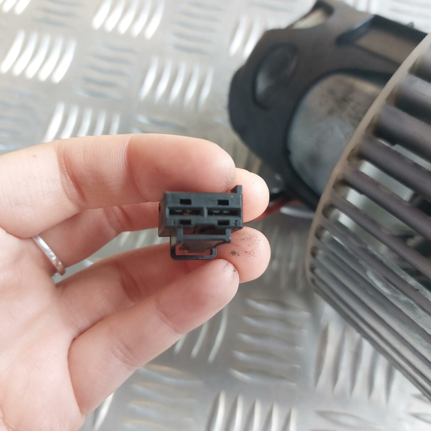 Salona ventilators priekš BMW 520D F11 2011 TOURING 3 Salona ventilators priekš BMW 520D F11 2011 TOURING