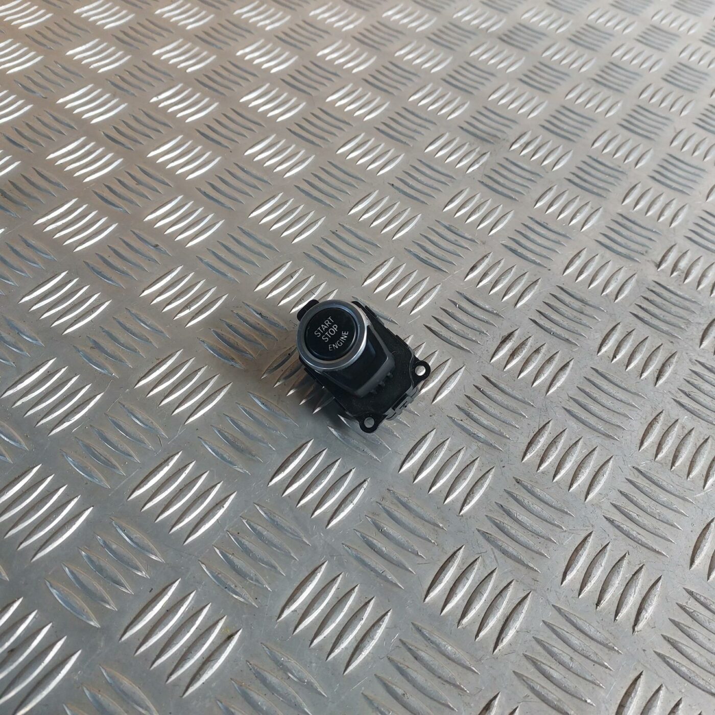 Dzinēja START/STOP poga priekš BMW 520D F11 2011 TOURING 1 Dzinēja START/STOP poga priekš BMW 520D F11 2011 TOURING