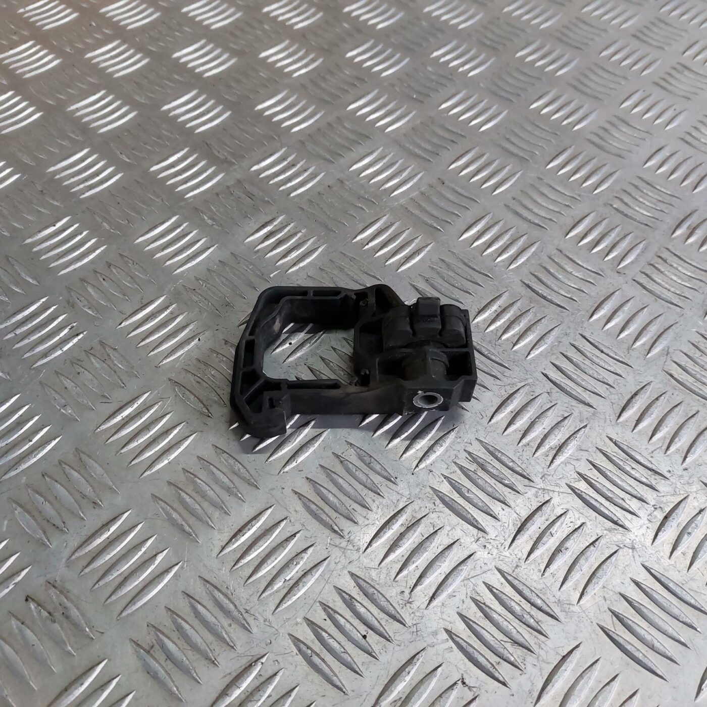 Radiatora kronšteins priekš BMW 520D F11 2011 TOURING 1 Radiatora kronšteins priekš BMW 520D F11 2011 TOURING