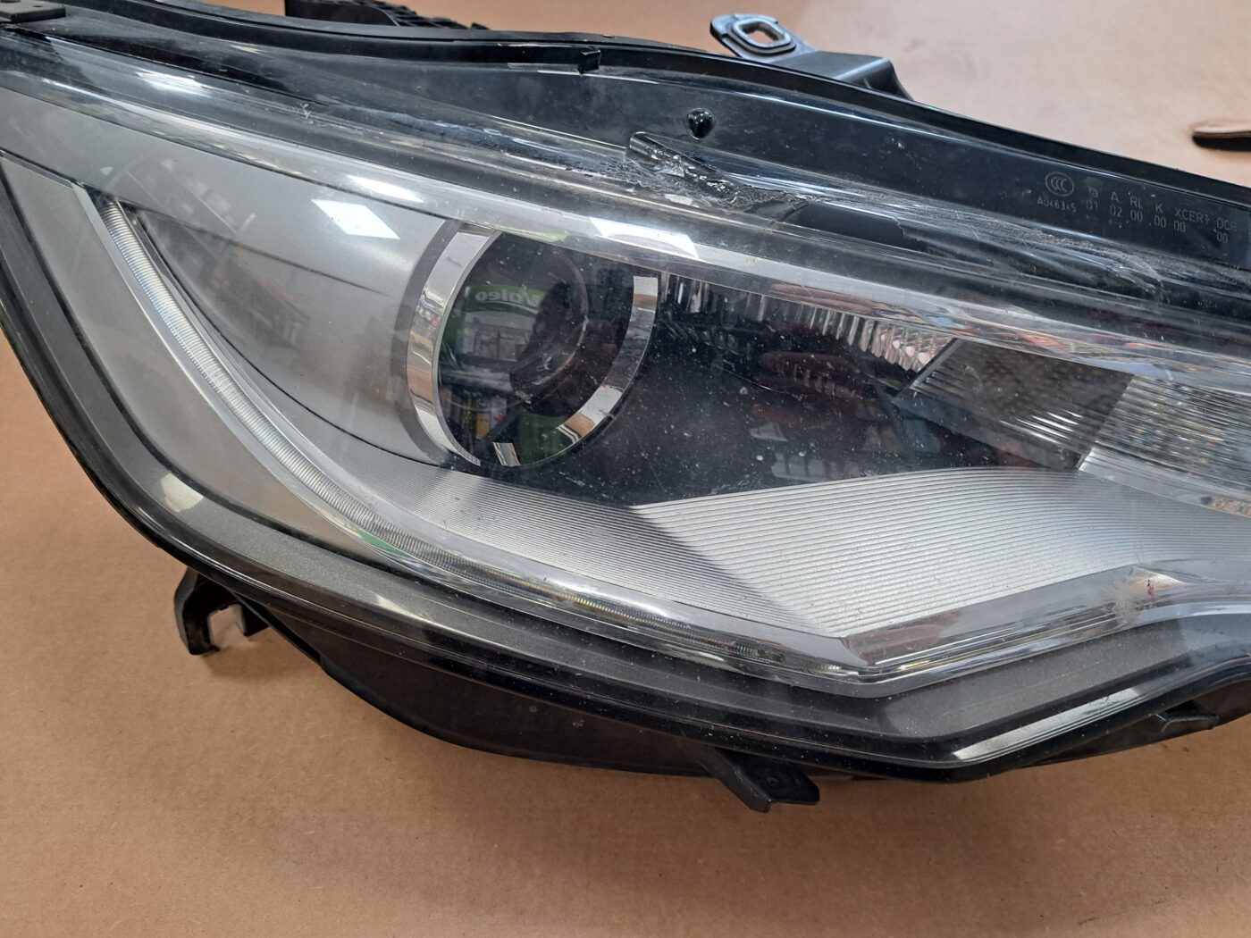 Priekšējais labais lukturis priekš AUDI A6 C7 2010-2015 4G0941006C