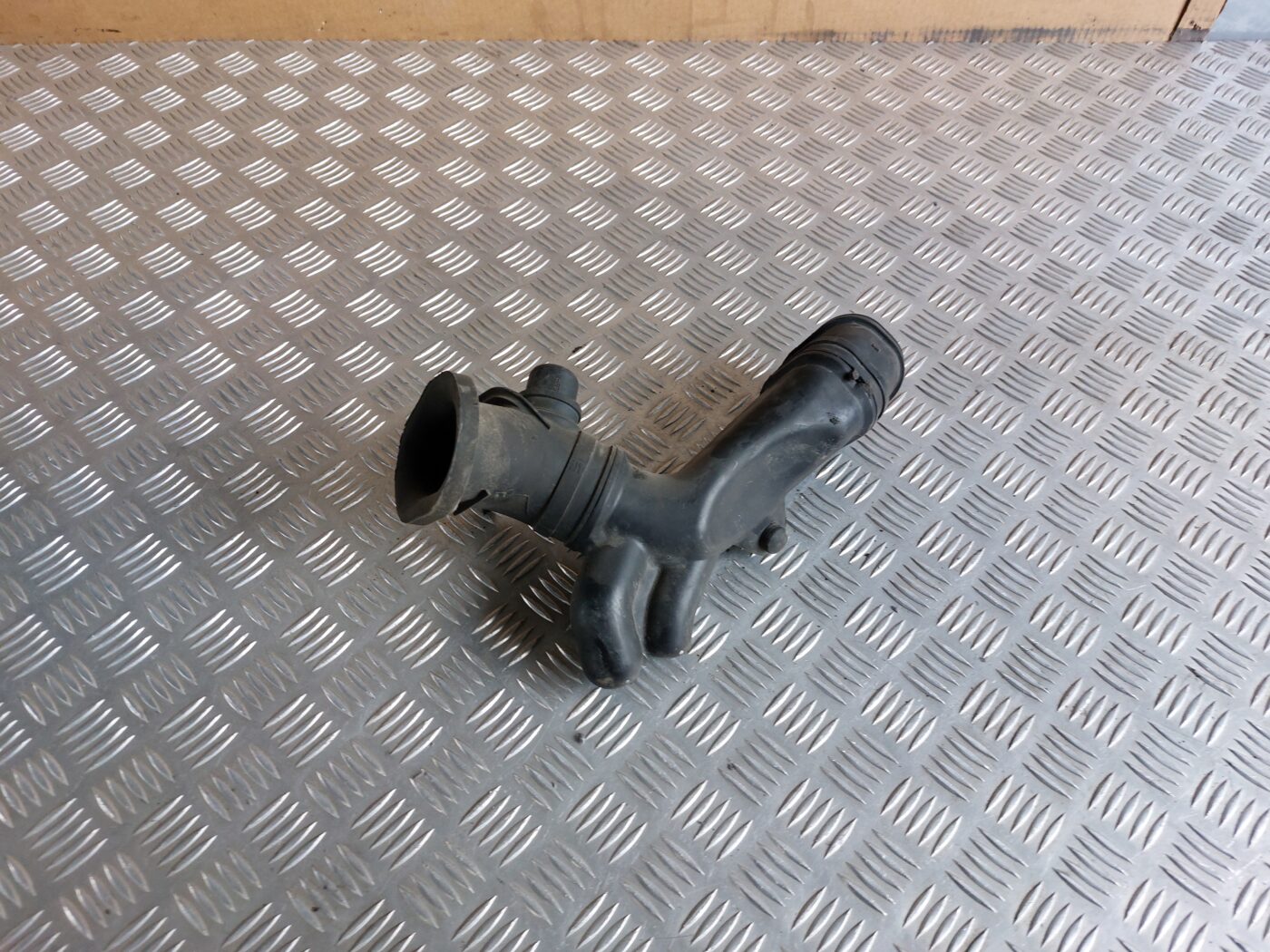 Gaisa filtra korpusa caurule priekš HONDA CIVIC 2006