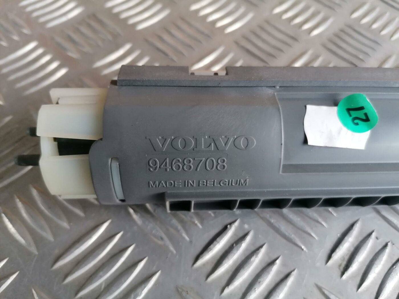 Bagāžnieka žalūzija priekš VOLVO S80 2004 2 Bagāžnieka žalūzija priekš VOLVO S80 2004